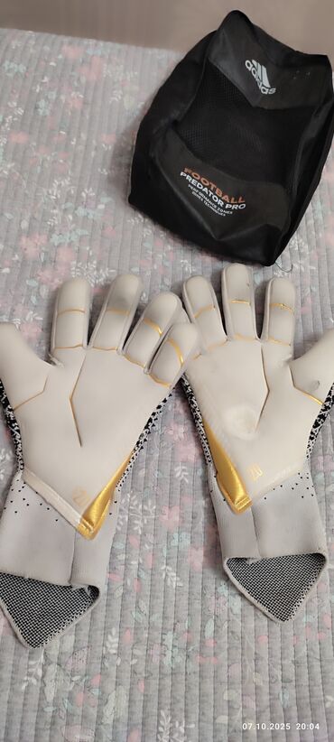 купить плавательную шапочку: Перчатки вратарские Adidas Predator Pro + фирменный мешок-чехол. -