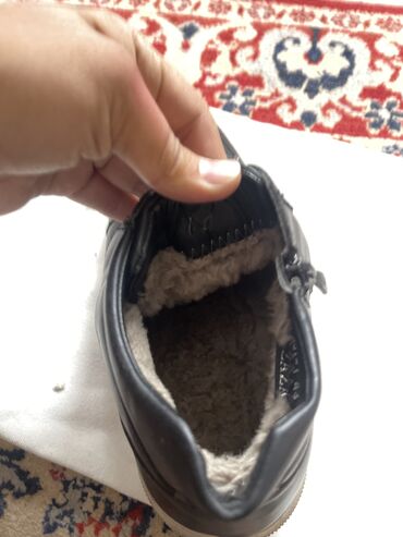 Кроссовки и спортивная обувь: Продается мужская обувь Макостны, кроссовки, ботасы, ботинки дешево at lalafo.kg — 11 Кроссовки и спортивная обувь: Продается мужская обувь Макостны, кроссовки, ботасы, ботинки дешево — 11