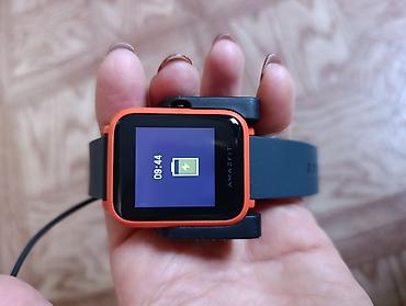 Amazfit: Смарт-часы Amazfit Bip (квадратный дисплей) с магнитной зарядной — 2