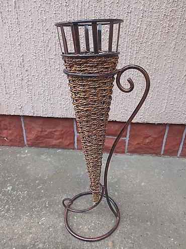 prodaja satova: Stari stalak ukrasni, visine 56 cm, gornji prečnik 13 cm, cena 1200 — 1