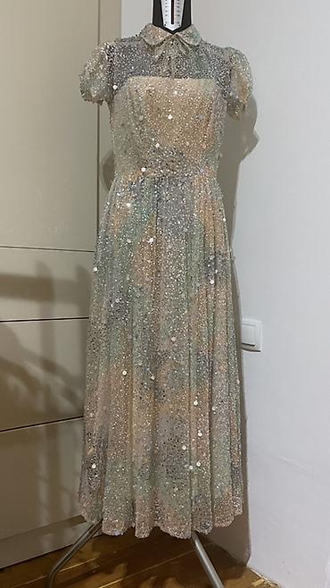 Qadın geyimləri: Elie Saab orijinal parçadan hazırlanmış dizayner modelidir. Açıq pudra — 2