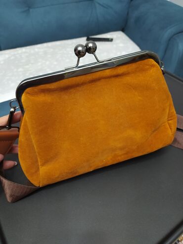 Серьги: Превосходная сумочка - редикюль,в отличном состоянии, шикарный цвет