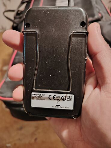 Səsgücləndiricilər, qulaqlıqlar və mikrofonlar: Shure BLX seriyası simsiz sistem Məhsul təsviri: - Model: Shure BLX4 — 4