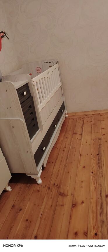 Beşiklər: Oğlan və qız üçün, Dördbucaq, Beşik, Dəstsiz, Matras ilə, Yellənmə mexanizmsiz — 1