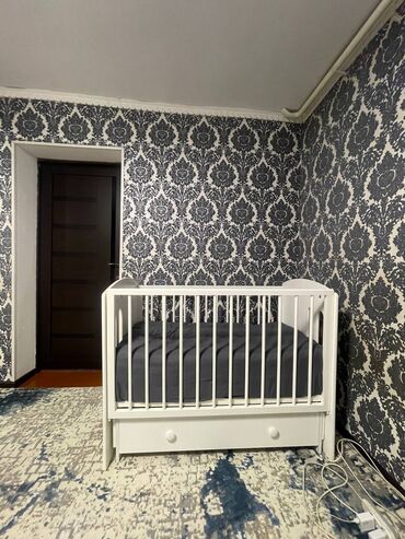 кровати детский: Детская кроватка с бортиками и выдвижным ящиком - Цвет: белый -