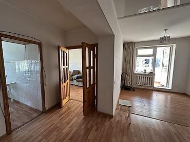 Бөлмөлөрдү сатып алуу: 4 бөлмө, 84 м², Жеке план, 3 кабат, Эски ремонт — 8