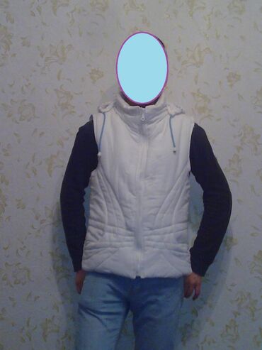 Другая мужская одежда: Безрукавки мужские. Размер М Белая 1000 Серая 1500 Зелёная Новая