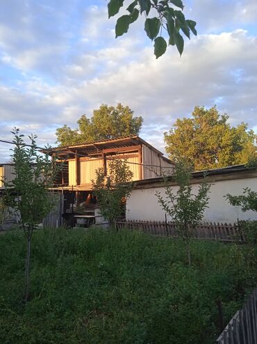 продаю дом в военноантоновке: .Продаются два дома на одном участке в г.Кара-Балта по ул. Тоголока