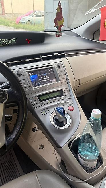 small car: Toyota Prius: 2012 г., Гибрид, Хэтчбэк — 5