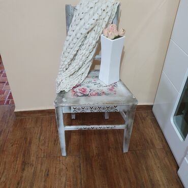 Stolice: Ručno oslikana drvena stolica u shabby chic stilu.Puno drvo.Moze kao — 6