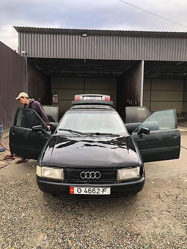 Audi 80: 1990 г., 1.8 л, Механика, Бензин, Седан