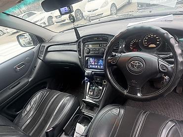 Другие автомобили: Внедорожник/кроссовер черного цвета. Кузов 5‑дверный, на крыше — 9