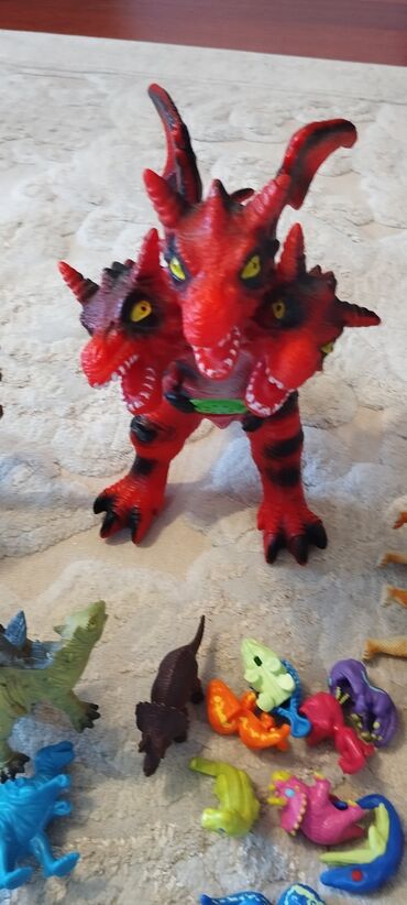 oyuncaq gitara: Oyuncaq dinozavrlar, hamısı yaxşı vəziyyətdədir
