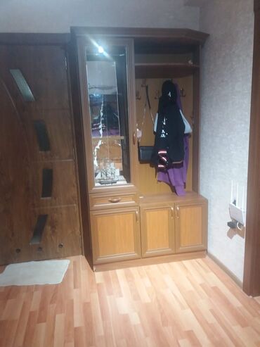 Bağ evi və bağ üçün hərşey: İşlənmiş, Açılan, 4 qapılı Düz dolab, Dəhliz dolabı, Azərbaycan