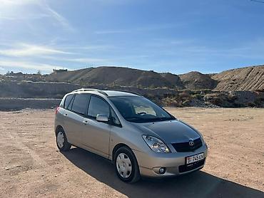 Toyota Corolla Verso: 2002 г., 1.8 л, Механика, Бензин, Минивэн