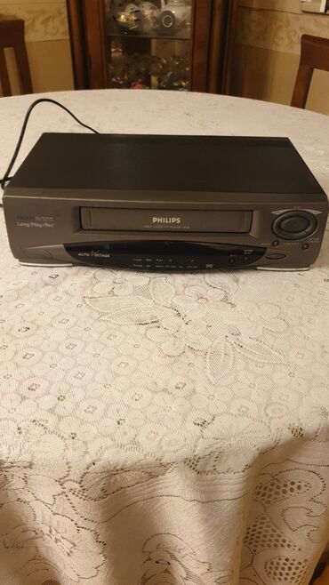 Kronşteynlər: Philips video kaset pleyeri (VHS) – model VCR. Xüsusiyyətlər: - VHS