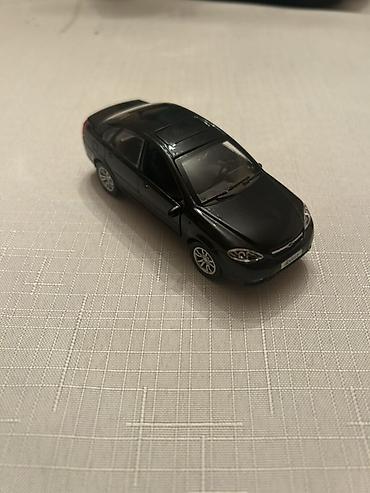 dəmir oyuncaq maşın: Qara rəngli metal oyuncaq sedan model avtomobil - Realistik sedan — 2