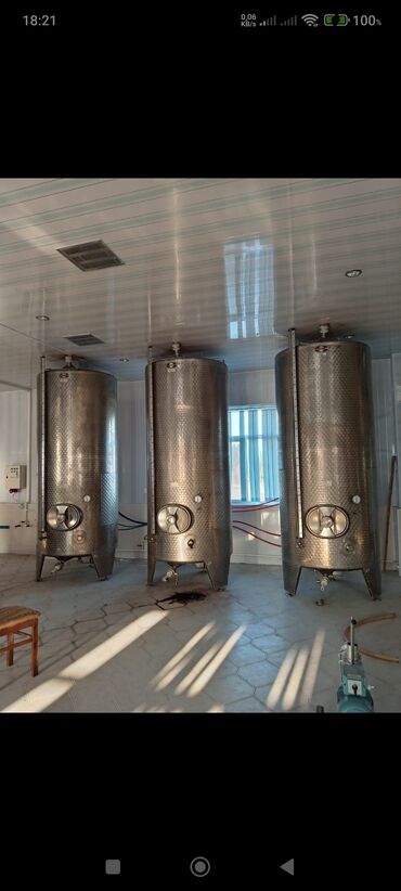 Baklar və çənlər: Bak, Paslanmayan polad, 3000 l l — 2