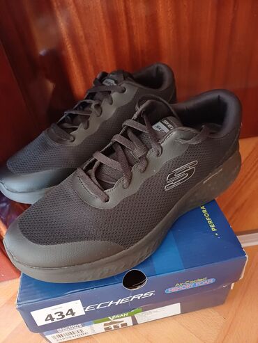 patike za plažu: Na prodaju nove SKECHERS-Air Cooled Memory Foam muske patike.Velicina