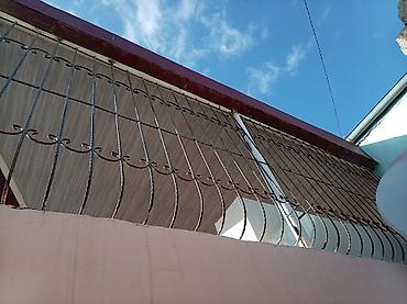 asma tavan: Metall barmaqlıqlı eyvan üçün dam örtüyü - Material: dekorativ taxta — 3