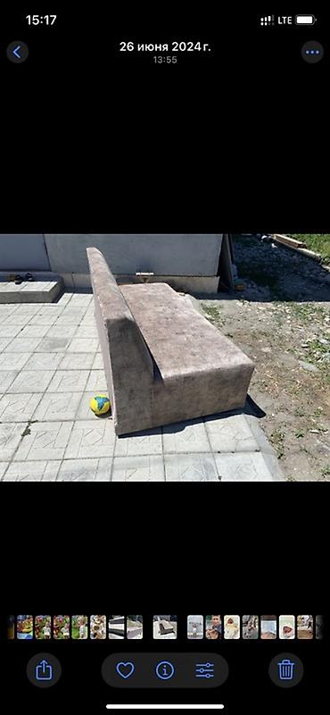 study table: Компактный мягкий диван-банкетка с высокой спинкой. - Формат: прямой — 1
