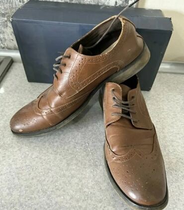 qaqa stili: Klassik kişi dəri ayaqqabısı – broq (wingtip) dizaynı - Rəng
