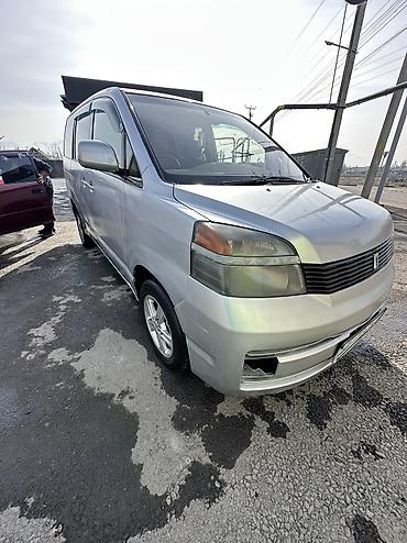 range over: Toyota Voxy: 2002 г., 2 л, Автомат, Бензин, Минивэн — 5