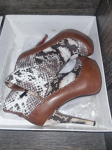 Basanoşka və səndəllər: Qadın yüksək daban ayaqqabıları – 2 model 1) Platformalı sandal - — 2