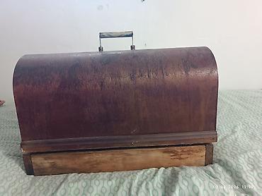 fabric case: Ручная швейная машина в деревянном футляре. Особенности: - — 3