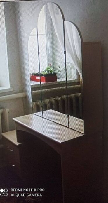 стол цвета венге: Туалетный столик со стеклянными полочками для косметики ( за