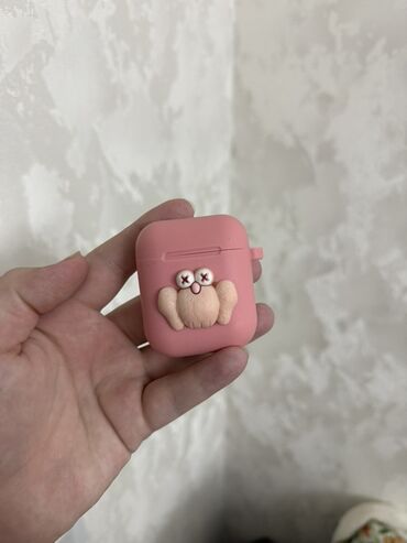 один из нас 2: AirPods кейс с одним наушником отдам за символичную цену 1500, один
