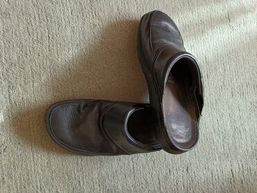 muške čizme za zimu: Batz muške crne kožne papuče broj 45. Nošene malo. Veoma udobne i ne