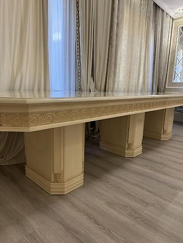 уголок столдор: Большой обеденный/банкетный стол в классическом стиле. - Форма — 8