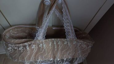 кресло для ребенка в машину: Körpə uşaq daşıyıcı konvertlə bir yerdə Çox az işlənib, təzə kimidir