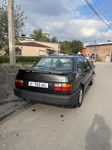 Volkswagen: Volkswagen Passat: 1990 г., 1.8 л, Механика, Бензин, Седан