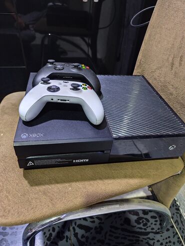 vector robot qiymeti: Xbox One oyun konsolu + 2 ədəd rəsmi Xbox Series gamepad