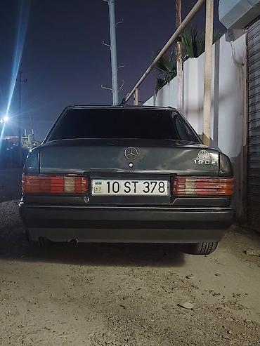 190 buferi: Mercedes-Benz 190 (W201): 1.8 l | 1992 il Sedan — 6