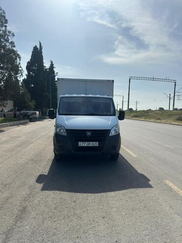 вскрытие авто: Yüklərin daşınması. Ağ rəngdə olan bu yük maşını müxtəlif növ