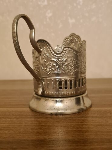 Qədim antikvar Stəkan tutan satılır. Sovet istehsalıdır 1960-1970 ci
