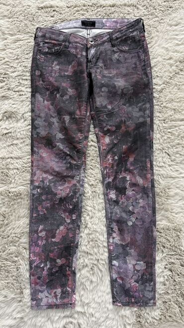 Farmerke: Ženska garderoba – više komada 1) Print pantalone - Materijal: lagana na lalafo.rs — 10 Farmerke: Ženska garderoba – više komada 1) Print pantalone - Materijal: lagana — 10