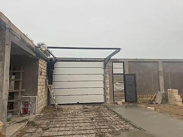Qaraj darvazaları: Yeni Qaraj darvazası, Seksional, Avtomatik, rəng - Boz, Qapı ilə, Kredit yoxdur, Ödənişli quraşdırma — 2