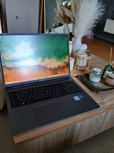 asus netbuk: Intel Core i5, 8 GB, 15.6 "