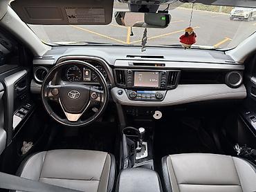 раф: Toyota RAV4: 2018 г., 2.5 л, Автомат, Бензин, Кроссовер — 9