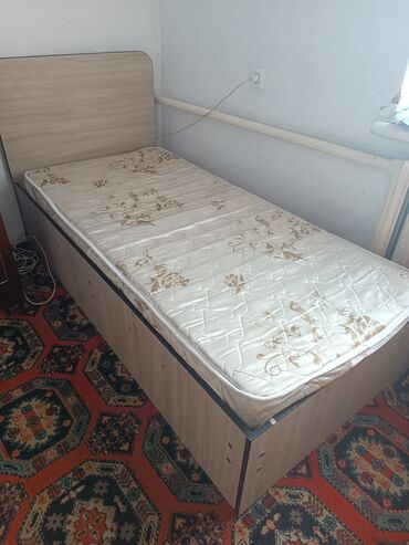 бэушный кухонный гарнитур: 2 шт 
с полкай внизу