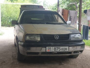 срочно продаю нужны деньги очень срочно: Volkswagen Golf: 1993 г., 1.8 л, Механика, Бензин, Хэтчбэк