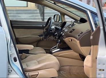 masin kreditle: Honda Civic Hybrid sedan - Kuzov: 4 qapılı sedan, açıq mavi rəng - — 9