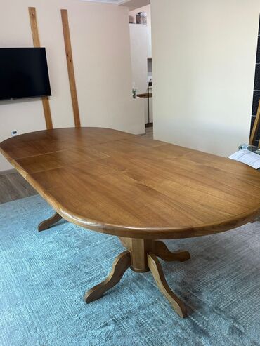 качественная мебель: Продаю стол, цена договорная Размеры: в длинну 2,5 метров