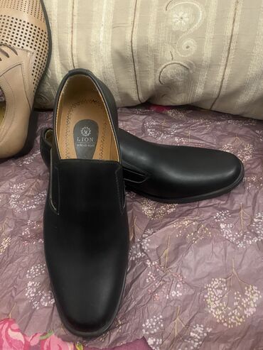 мужская классическая обувь: Туфли классически Мужс летный 
Разм 41 
Новые отдам