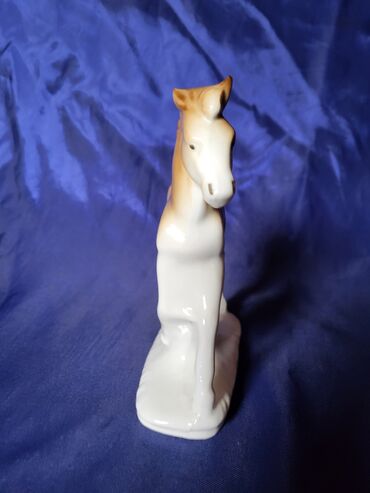 Ostali kućni dekor: Figura konja nova nemacka Foreign 70te. Porcelanska figura. mereni — 3