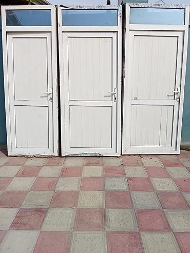 3 eded qapı satılır biri 60 azn.Ölçüleri uzunu 2.34 eni 90.Unvan